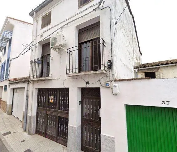 SE VENDE casa adosada OKUPA en C Calvo Sotelo 35 de Navalmor - foto 2