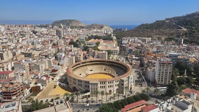 Espléndido y gran piso con vistas panorámicas junto al merca - foto 2