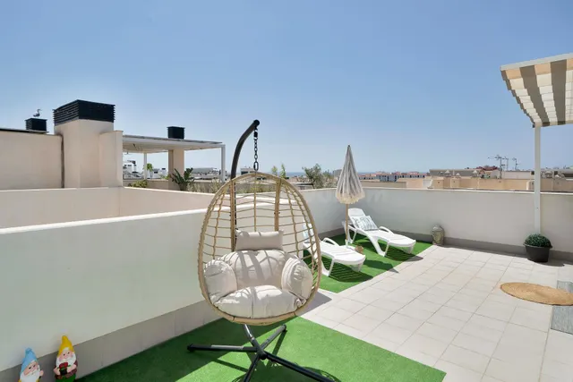 Ático Dúplex con Solárium Privado de 70 m2 y vistas despejad - foto 3