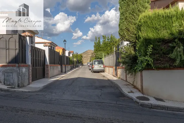CHALET CON PISCINA Y JARDÍN A SOLO 10 MINUTOS DE GRANADA — 7