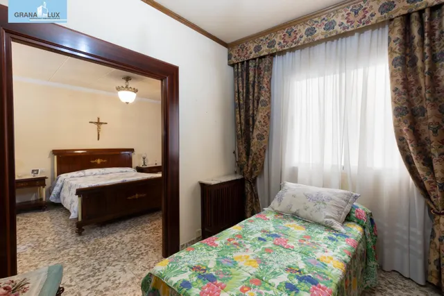 Amplia vivienda en pleno centro de Granada — 12