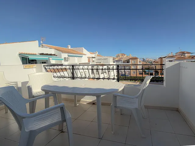 Espectacular ático con amplia terraza y excelentes vistas panorámicas y a la piscina comunitaria (350 metros playa) — 21