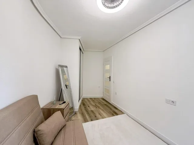 Apartamento reformado de 2 dormitorios a 240 m de la playa — 26