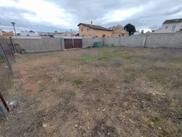 SOLAR DE ESQUINA URBANO, EN LA LOCALIDAD DE BURGUILLOS, SEVI - foto 4