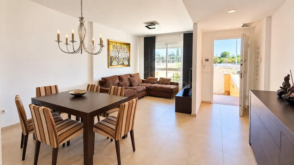 Ref- 08700 Salico presenta Adosado de 4 dormitorios con 80 m2 de terrazas y garaje en  Almazora centro