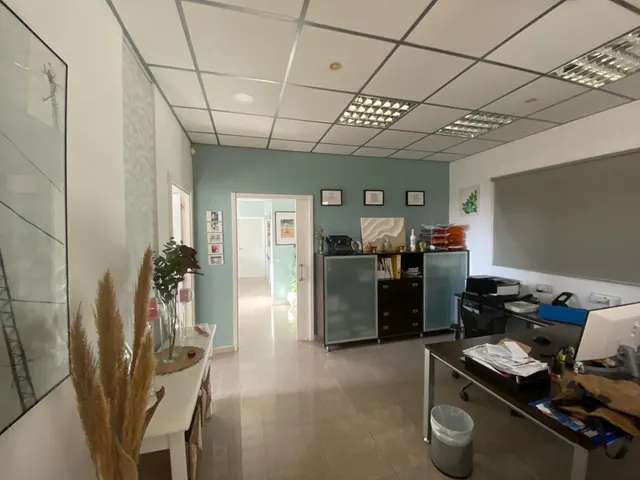 Local en Planta baja adaptado como vivienda con dos locales y superficie total 400m2 — 12