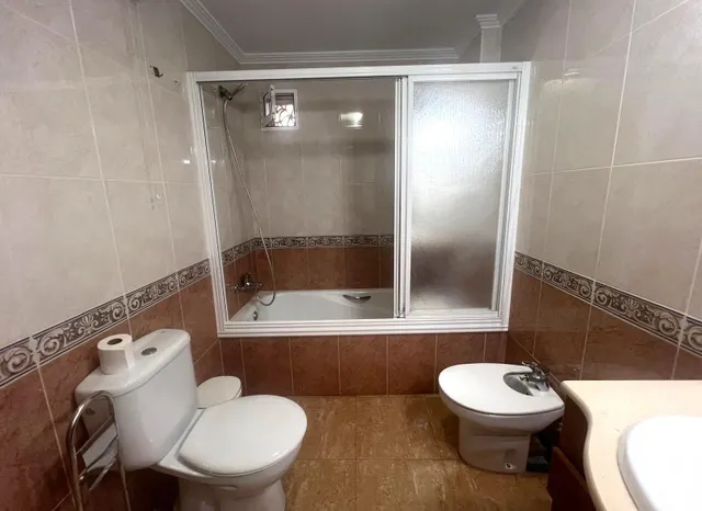 ¡alquiler de larga duración en Torrevieja! amplio y luminoso apartamento de 2 dormitorios en calle caballero de rodas — 15