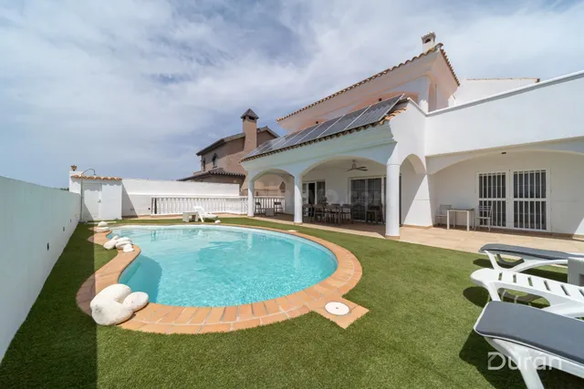 Chalet en venta en Almerimar