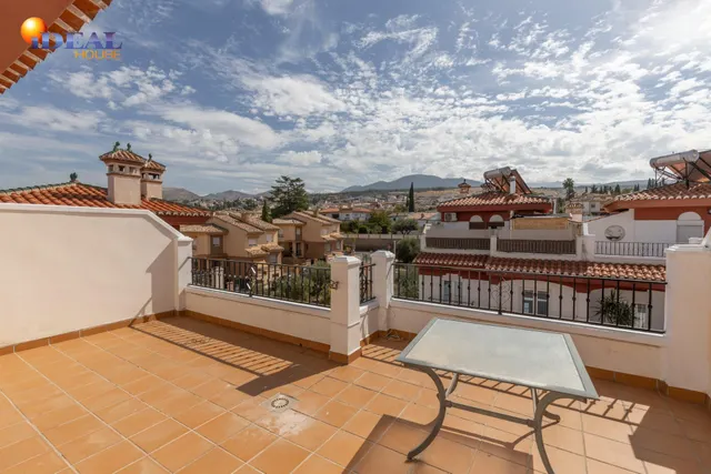 Adosada con 4 dormitorios, amplias terrazas y vistas a Granada y sierra nevada — 41