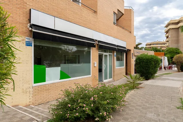 Excelente Local Comercial en la Mejor Zona de Tomares — 16