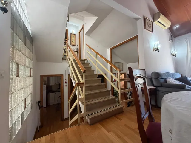 Casa de 5 habitaciones con garaje para 2 coches, terraza y aire acondicionado – lista para entrar a vivir — 14