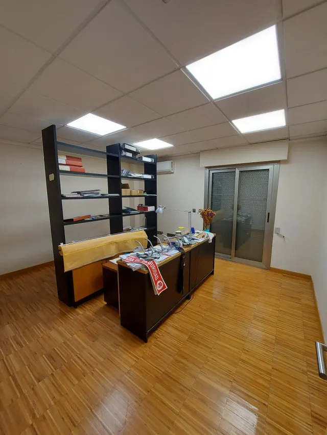 SE VENDE O ALQUILA LOCAL DE OFICINAS Y DESPACHOS EN BENIAJAN — 21