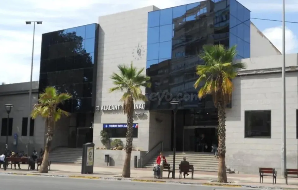 GRAN LOCAL COMERCIAL JUNTO RENFE CENTRO DE ALICANTE