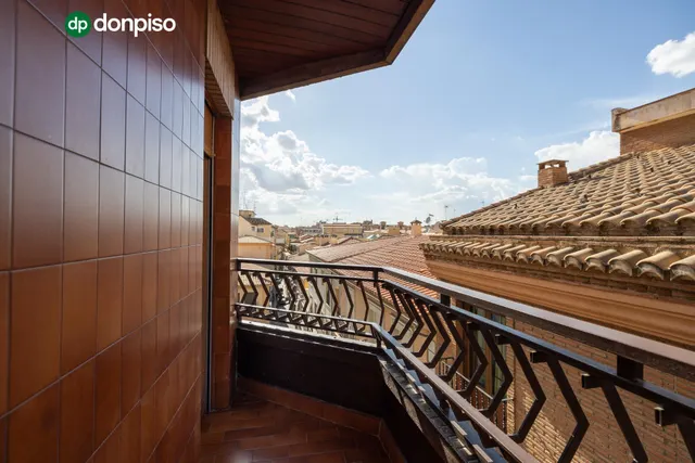 Piso y cochera en venta junto Acera de Darro. — 26