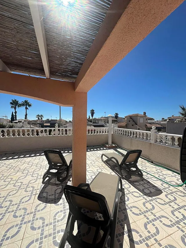 Bungalow con piscina comunitaria, Alicante, Orihuela Costa. 3 habitaciones, 105 m2, 3 kilómetros del mar — 13