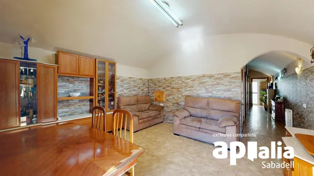 Casa de seis habitaciones y patio en barbera del valles — 9