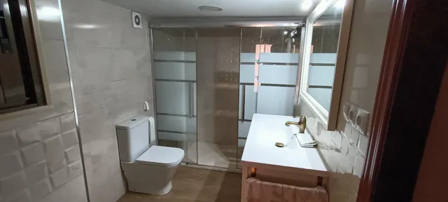 Gran chalet independiente de 3 plantas con dos viviendas y piscina — 47