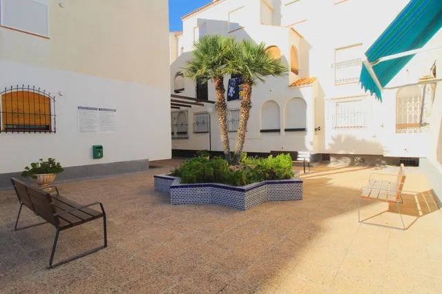 Estudio en residencial con piscina — 25