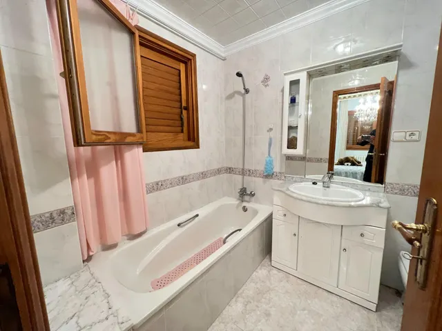 ESPETACULAR  CASA/CHALET A SOLO 8 KM DE CULLERA , CON AMPLIA PARCELA, FRUTALES Y PISCINA. — 42
