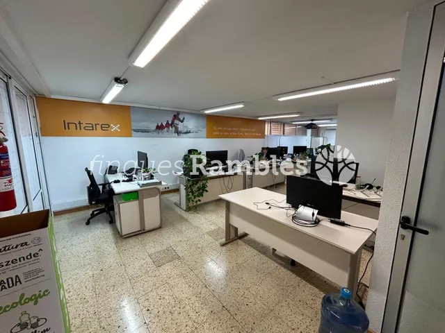 LOCAL COMERCIAL A L'AVINGUDA BARCELONA — 6
