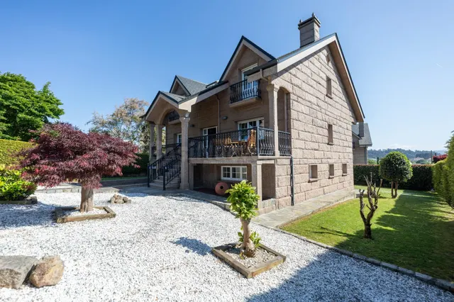 Exclusiva vivienda en Oleiros - foto 4