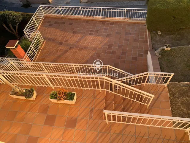 Espectacular Casa en Alella con Vistas al Mar y Dos Viviendas — 32