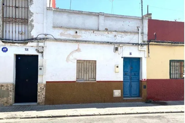 SE VENDE casa adosada OKUPA en C Virgen De La Salud de Cori - foto 2