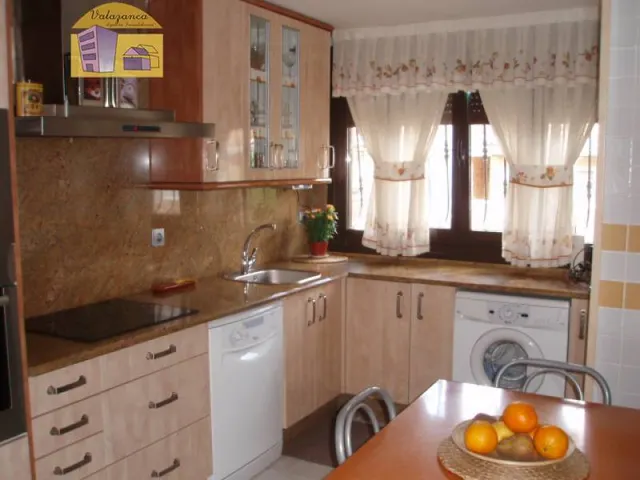SE VENDE HERMOSO CHALET EN PARLA, ZONA LA ERMITA - foto 3