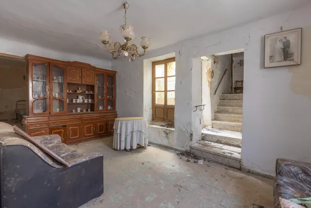 CASA PARA REFORMAR, MÁS TERRENO DE 250M2 — 7