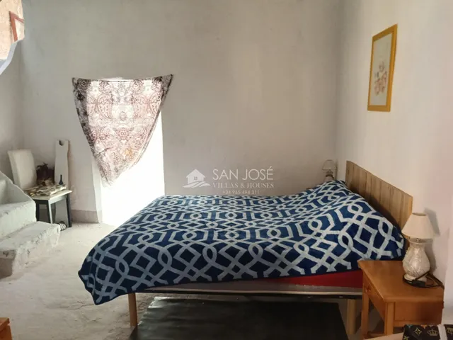 Se vende encantadora casa semi reformada en el corazón de Aspe — 13