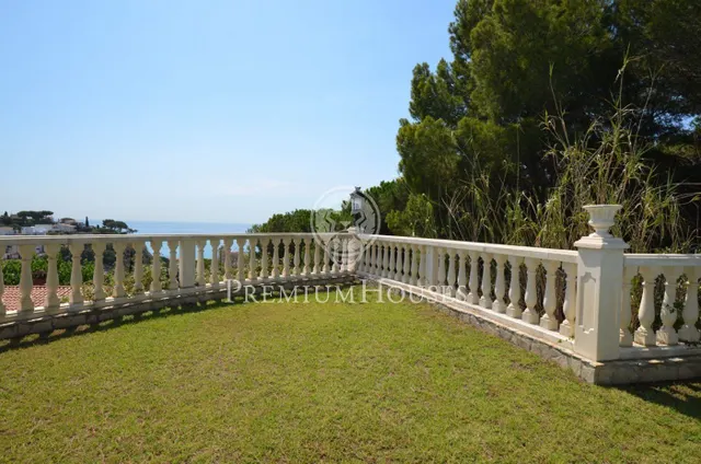 Casa en venta con gran parcela frente al mar en Canet de Mar — 30