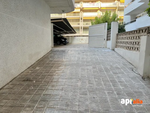 Plaza de Parking en Segunda Línea de Playa - Salou - foto 5