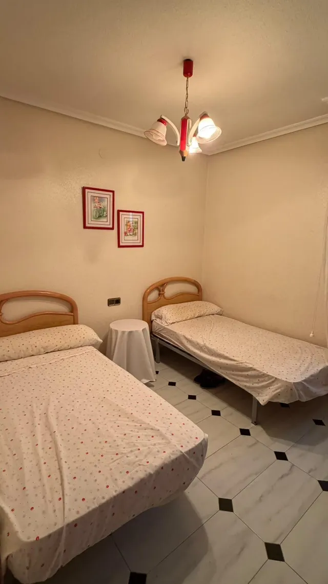 Apartamento con terraza, Alicante, Torrevieja, Playa de los Locos. 3 habitaciones, 116 m2, 30 metros del mar — 10