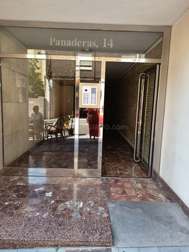 MONCASA ALQUILA Varias oficinas en edificio céntrico - foto 2