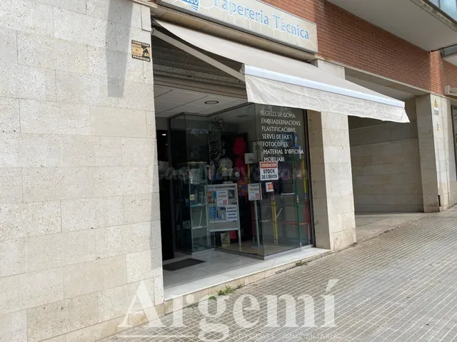 Local en pleno centro de Palau-solità i Plegamans - foto 3