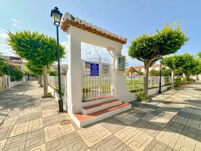 CASA EN SEGUNDA LÍNEA DE PLAYA, URBANIZACIÓN MARE NOSTRUM — 9