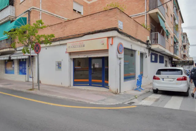 ¡¡Local en esquina en el centro de Armilla!! — 17