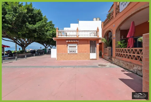 1ª LÍNEA DE PLAYA EN MÁLAGA, EL PALO — 2