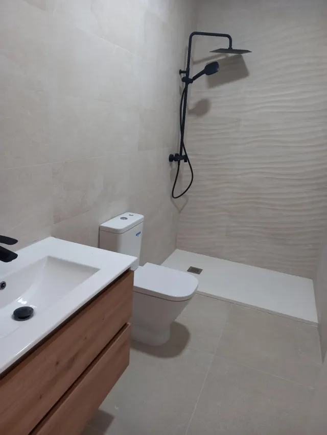 SE ALQUILA VIVIENDA — 5