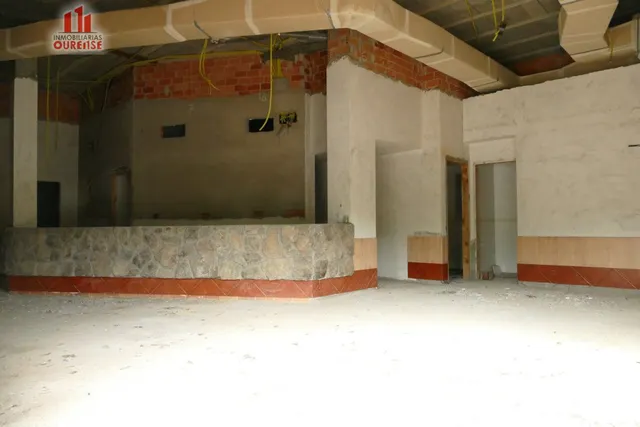 AMPLIO LOCAL COMERCIAL EN EL VEINTIUNO — 2