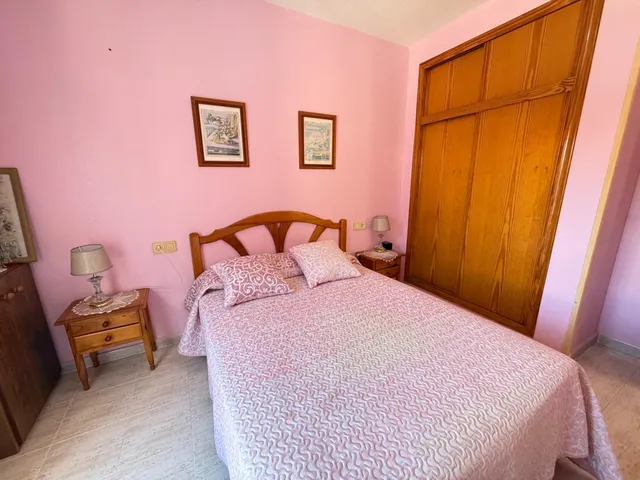 Apartamento en esquina de 2 dormitorios a 500 m de las piscinas naturales en Torrevieja!!! — 16