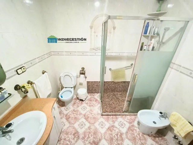 VENTA DE CASA CON LOCAL COMERCIAL — 4