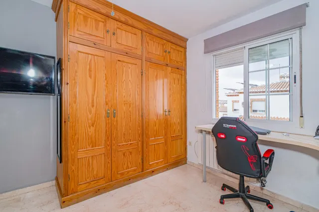 ¡AMPLIA CASA DE 4 DORMITORIOS, 3 BAÑOS Y CALEFACCIÓN CENTRAL EN LA ZUBIA! ✨ — 24