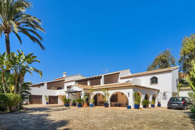 ✓Villa Amplia de Estilo Rústico con Piscina en Calpe, Costa Blanca. — 3