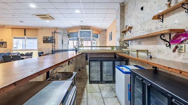 Local comercial listo para restaurante en pleno centro de Torrevieja — 21