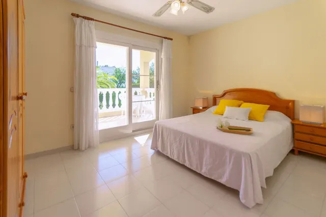 Magnifica villa de 347m2, situada a 1ª línea de mar — 12