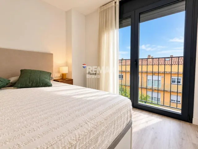 GIA46AC - Girona centro | Piso moderno en el centro de Girona con balcón, parking y trastero — 19