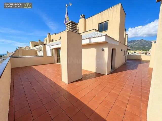 Exclusivo ático esquinero con 121 m2 de terraza y vistas al mar en la ràpita — 2