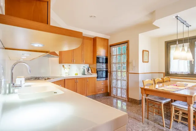 CHALET EXCLUSIVO EN  UNA SOLA PLANTA EN EL CENTRO DE LA ZUBIA 5 DORMITORIOS, PISCINA  Y GARAJE — 17