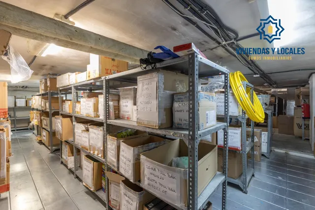 Amplio local comercial en una de las zonas más consolidadas de Granada con salida a dos calles — 21